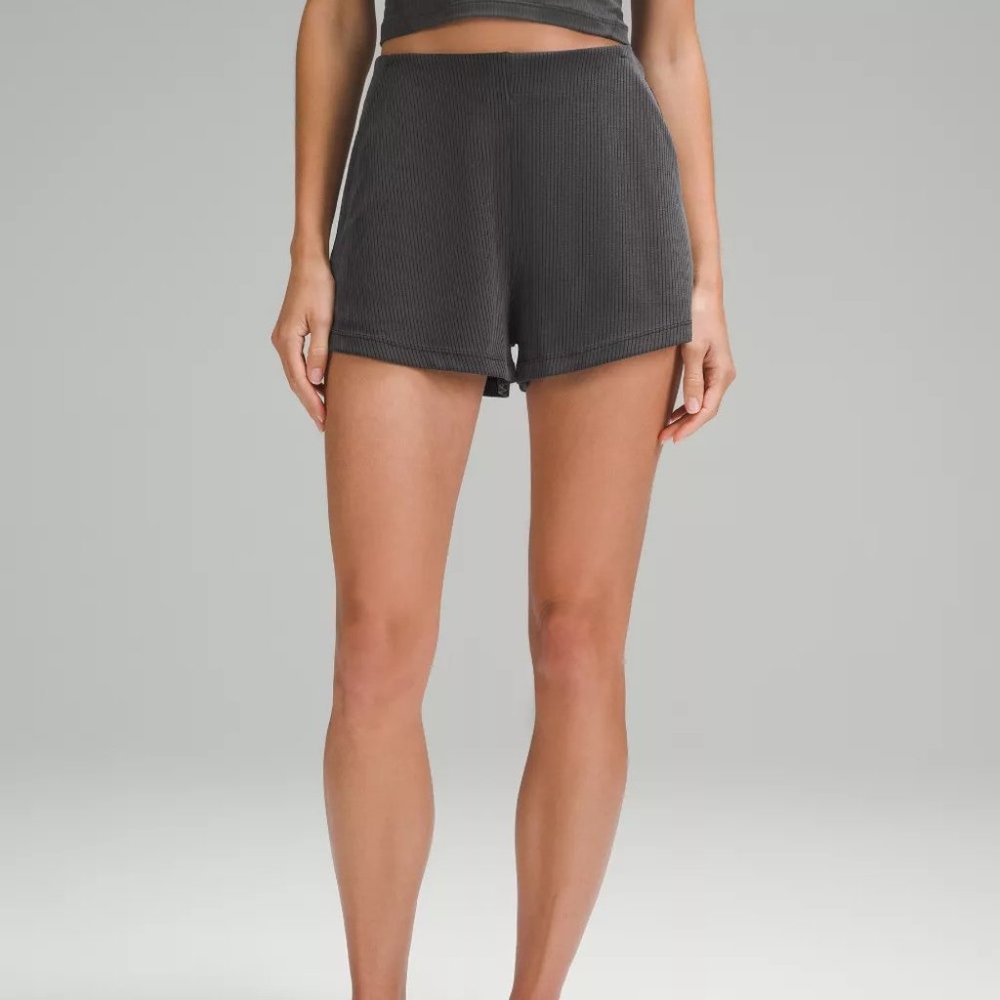NWT lululemon Ribbed Softstreme High-Rise Short 2"